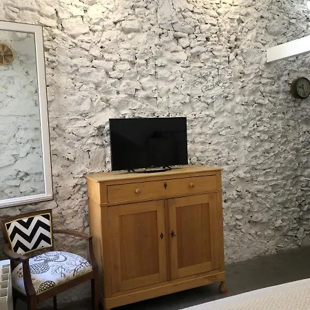 A La Apartment *
