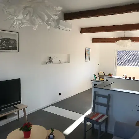 A La Apartment *