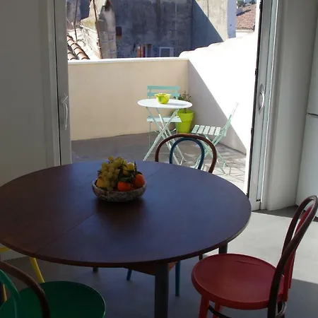 A La Apartment