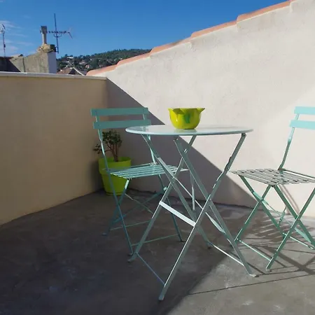 A La Apartment *