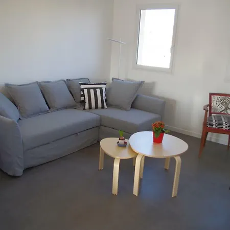 A La Apartment *